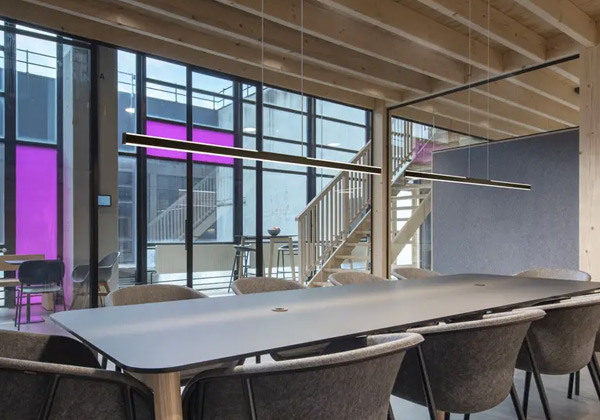 Höhenverstellbare Pendelleuchten für Büro & Gewerbe