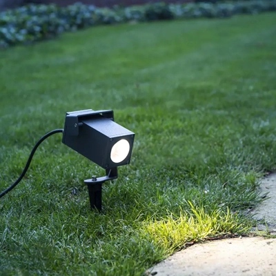 Moderner schwenkbarer LED Bodenstrahler mit Erdspieß