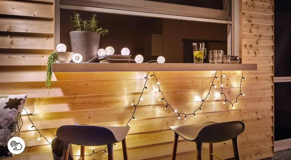 Mobile Lampion-Lichterketten auf dem Balkon