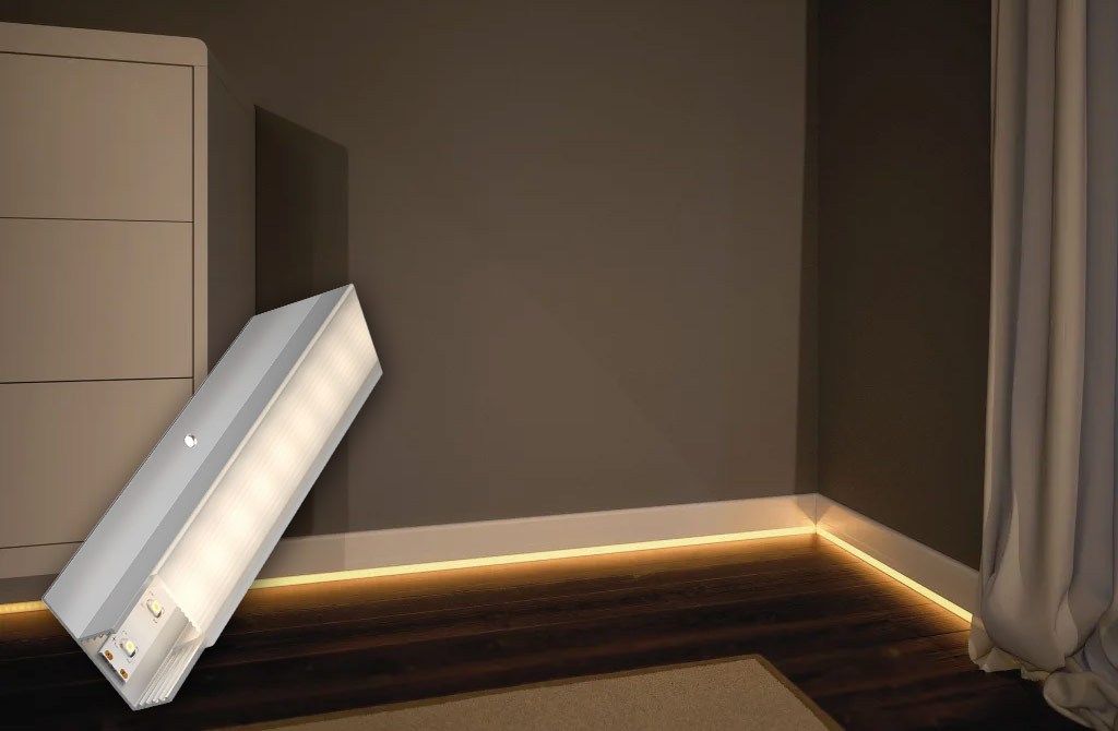 LED-Einbauprofil für Sockelleisten zur indirekten Beleuchtung vom Fußboden