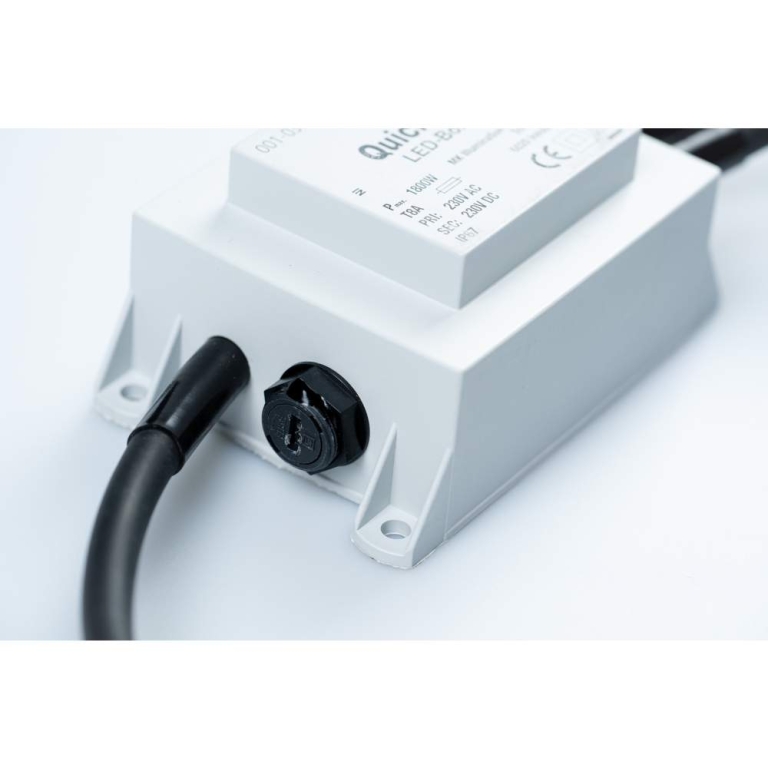 MK-Illumination QUICKFIX®QF+ LED Box 3, Verteilerdose mit. 3 Ausg.,max. pro Ausgang:1800W / max aller Ausgänge 1800W