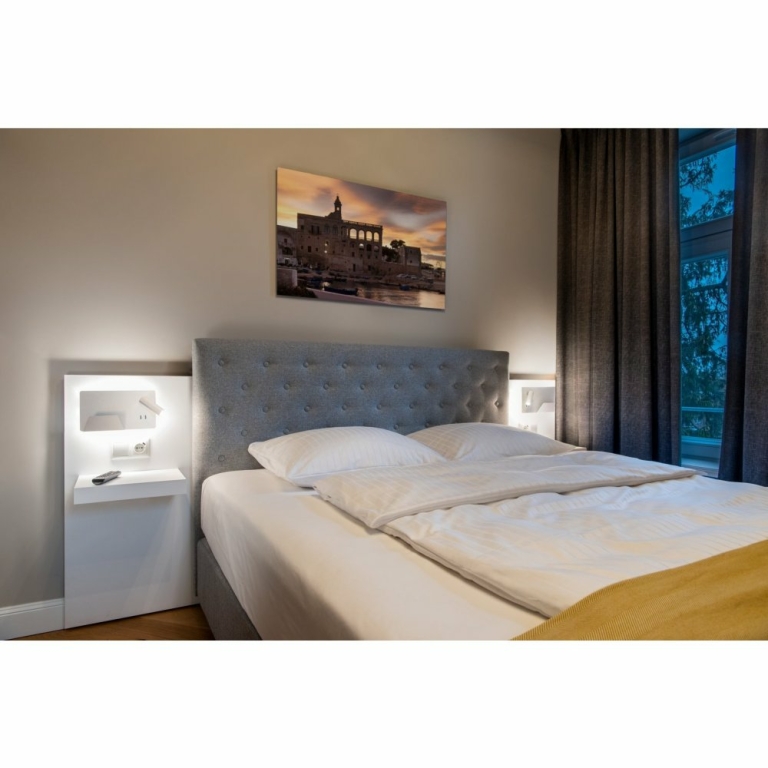 SLV SOMNILA SPOT Indoor LED Wandaufbauleuchte 3000K weiß Version links inkl. USB Anschluss